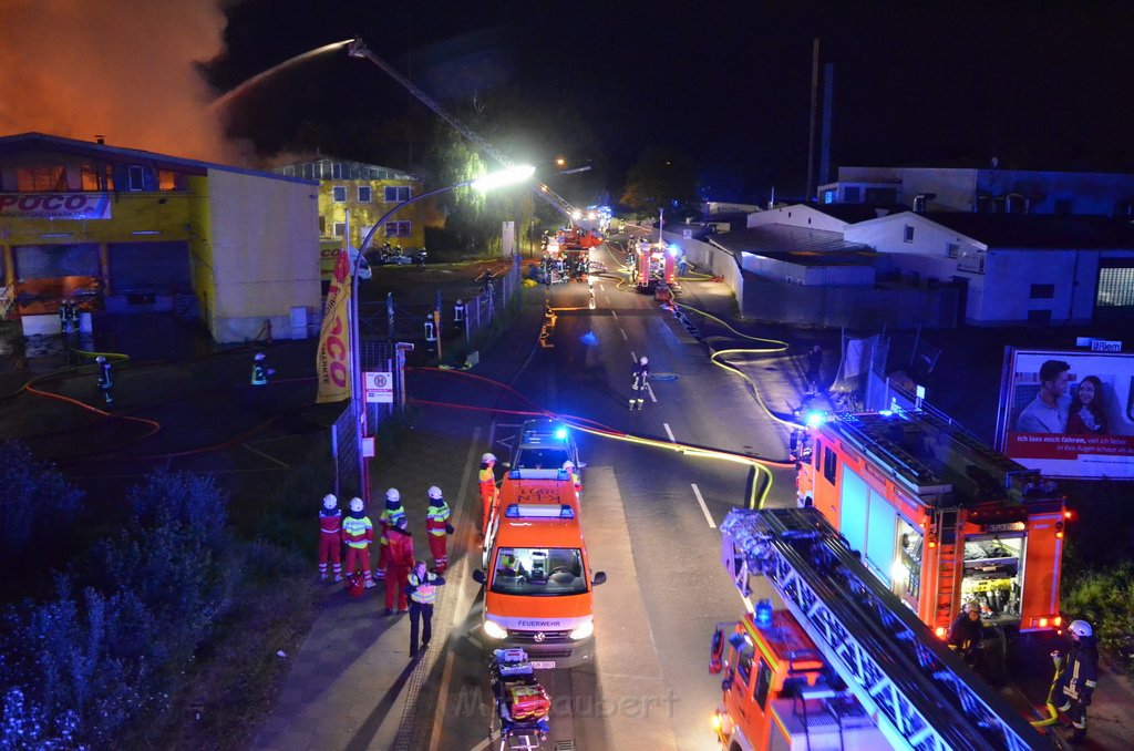 Grossfeuer Poco Lager Koeln Porz Gremberghoven Hansestr P148.JPG - Miklos Laubert